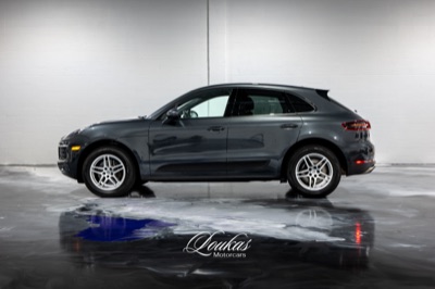 2018 Porsche Macan, photograph 2 of 24