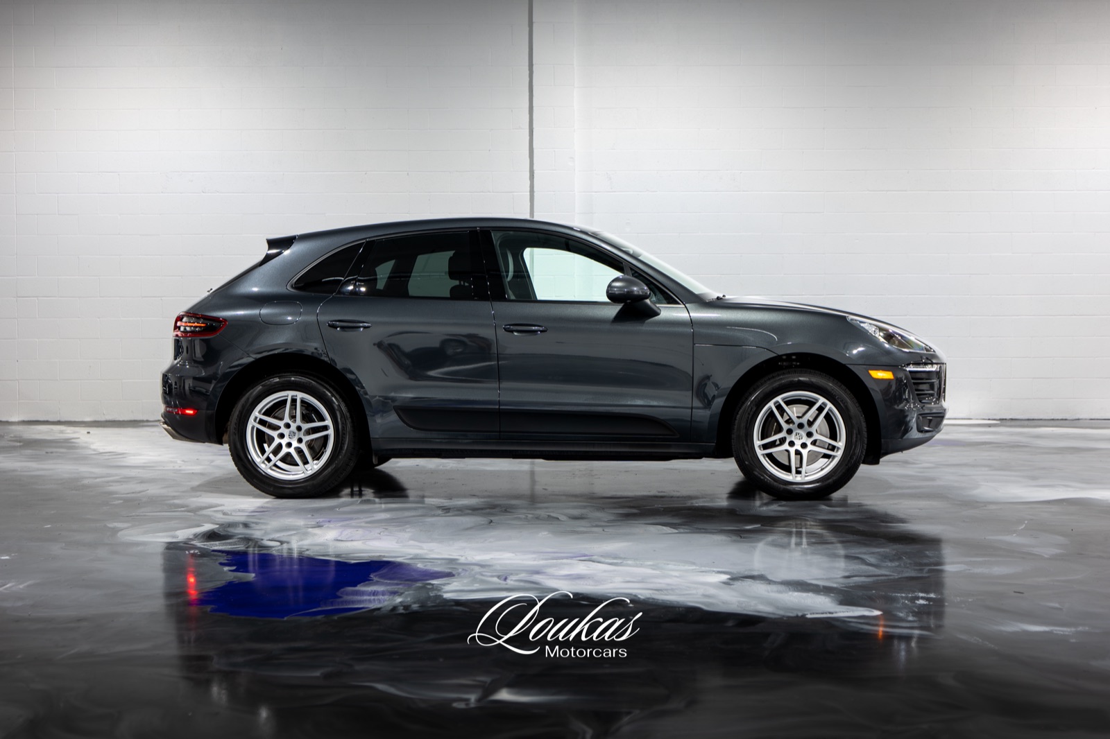 2018 Porsche Macan, photograph 6 of 24