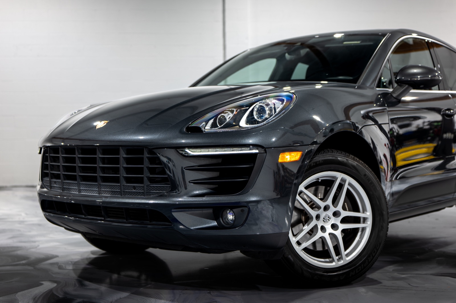 2018 Porsche Macan, photograph 9 of 24