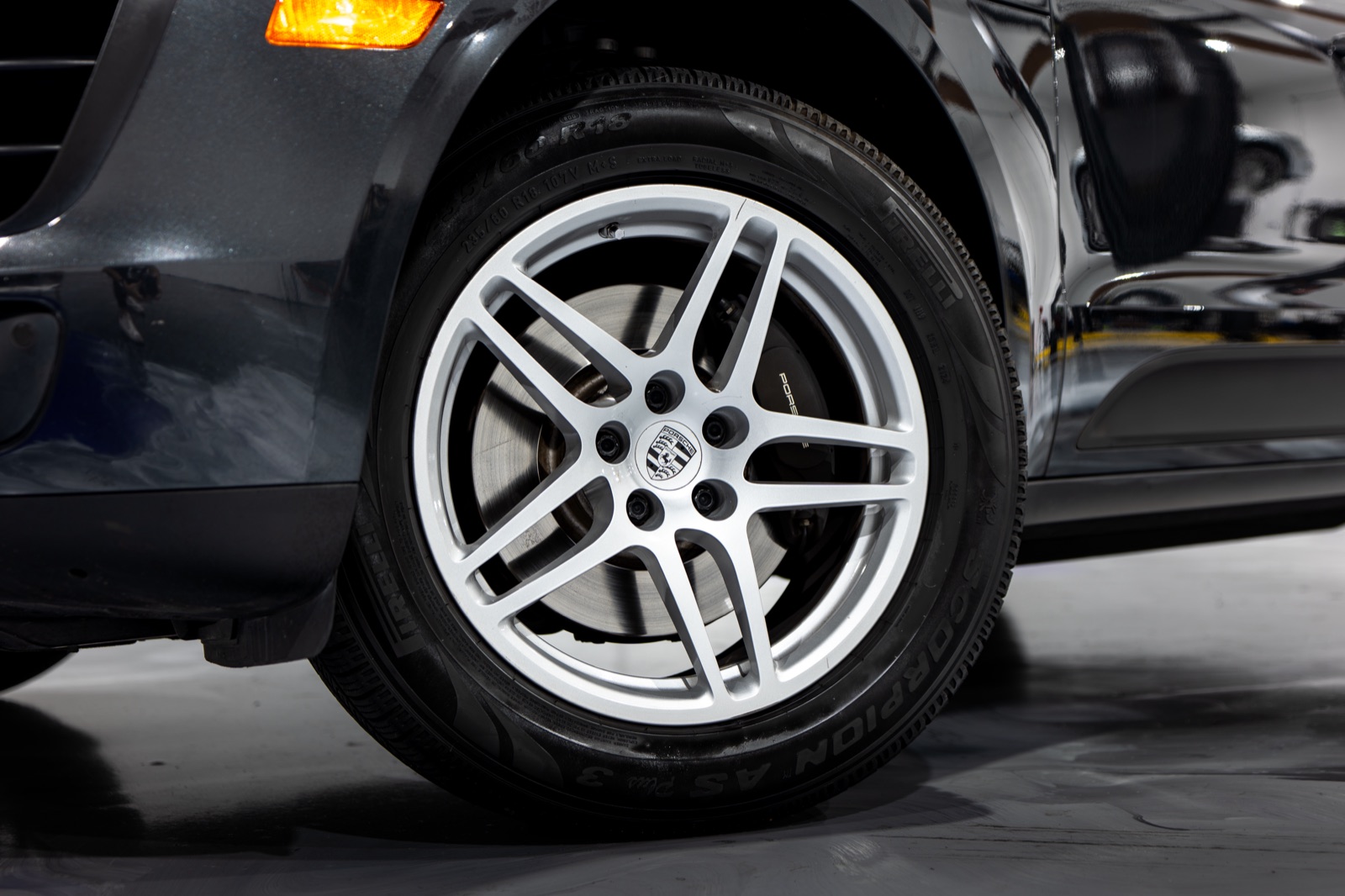 2018 Porsche Macan, photograph 11 of 24