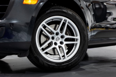 2018 Porsche Macan, photograph 11 of 24