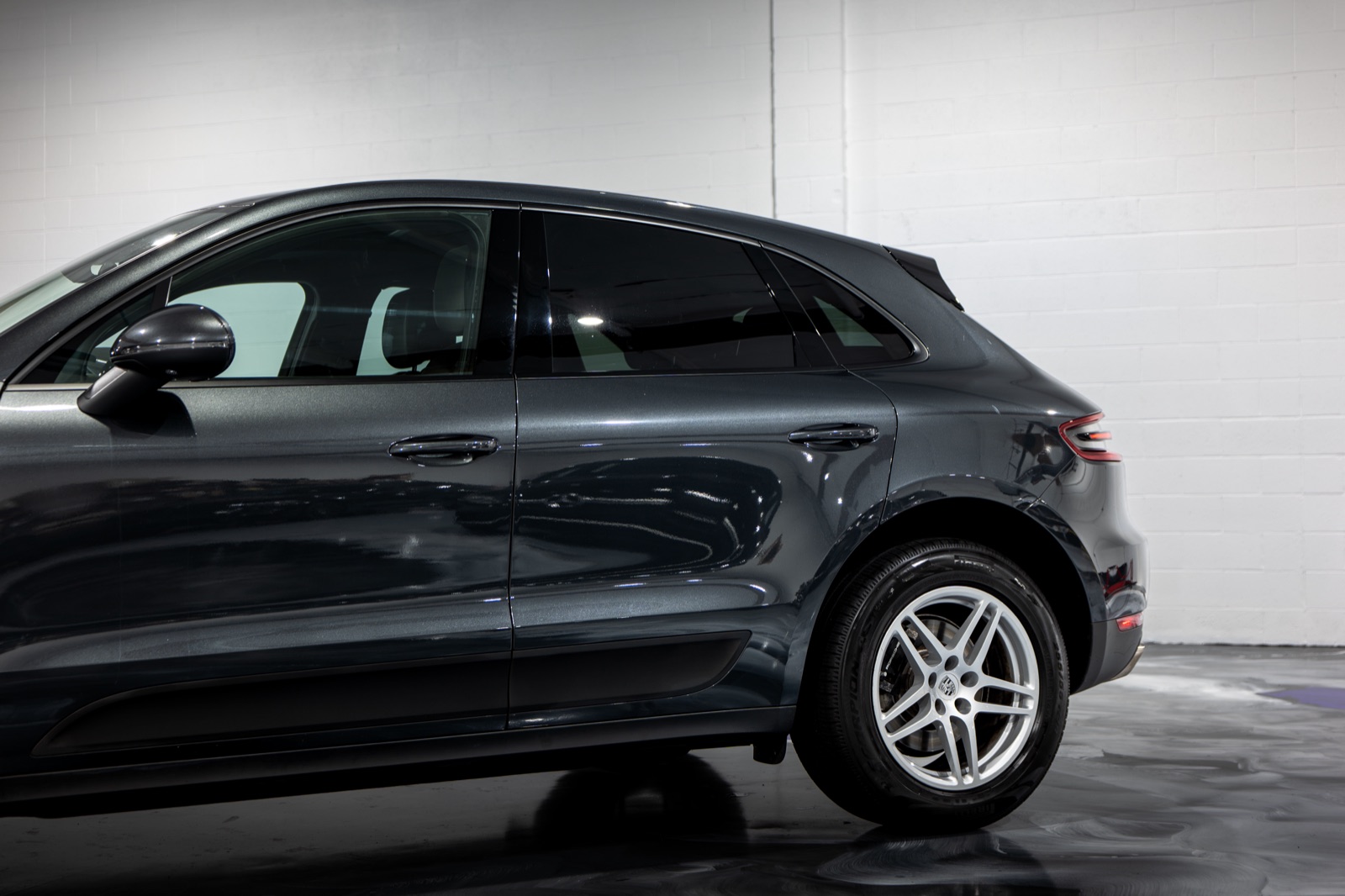 2018 Porsche Macan, photograph 12 of 24