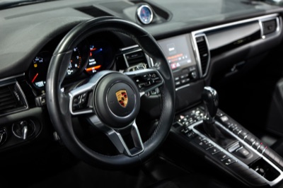 2018 Porsche Macan, photograph 14 of 24