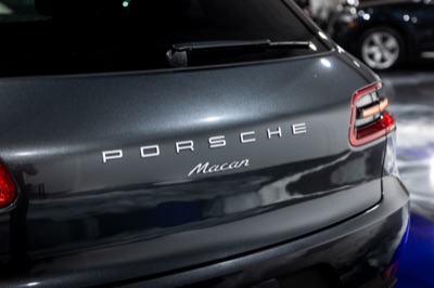 2018 Porsche Macan, photograph 15 of 24