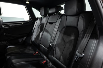 2018 Porsche Macan, photograph 18 of 24