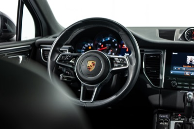 2018 Porsche Macan, photograph 21 of 24