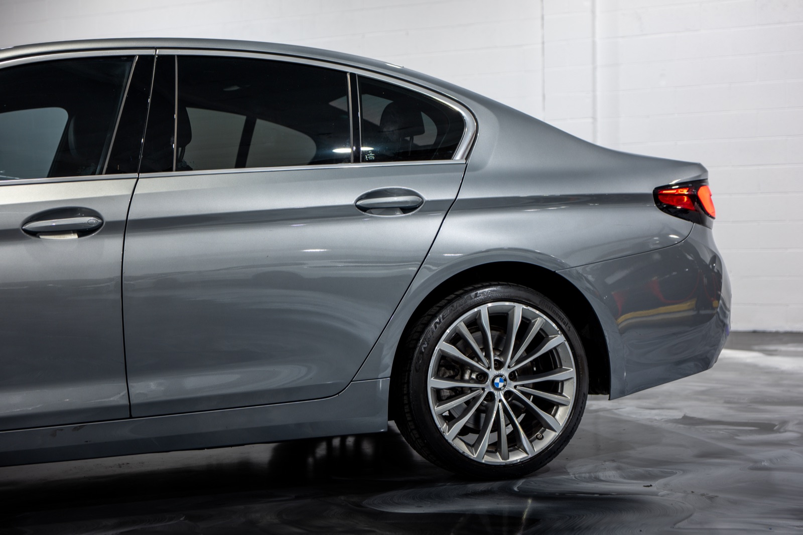 2023 BMW 530i, photograph 12 of 24