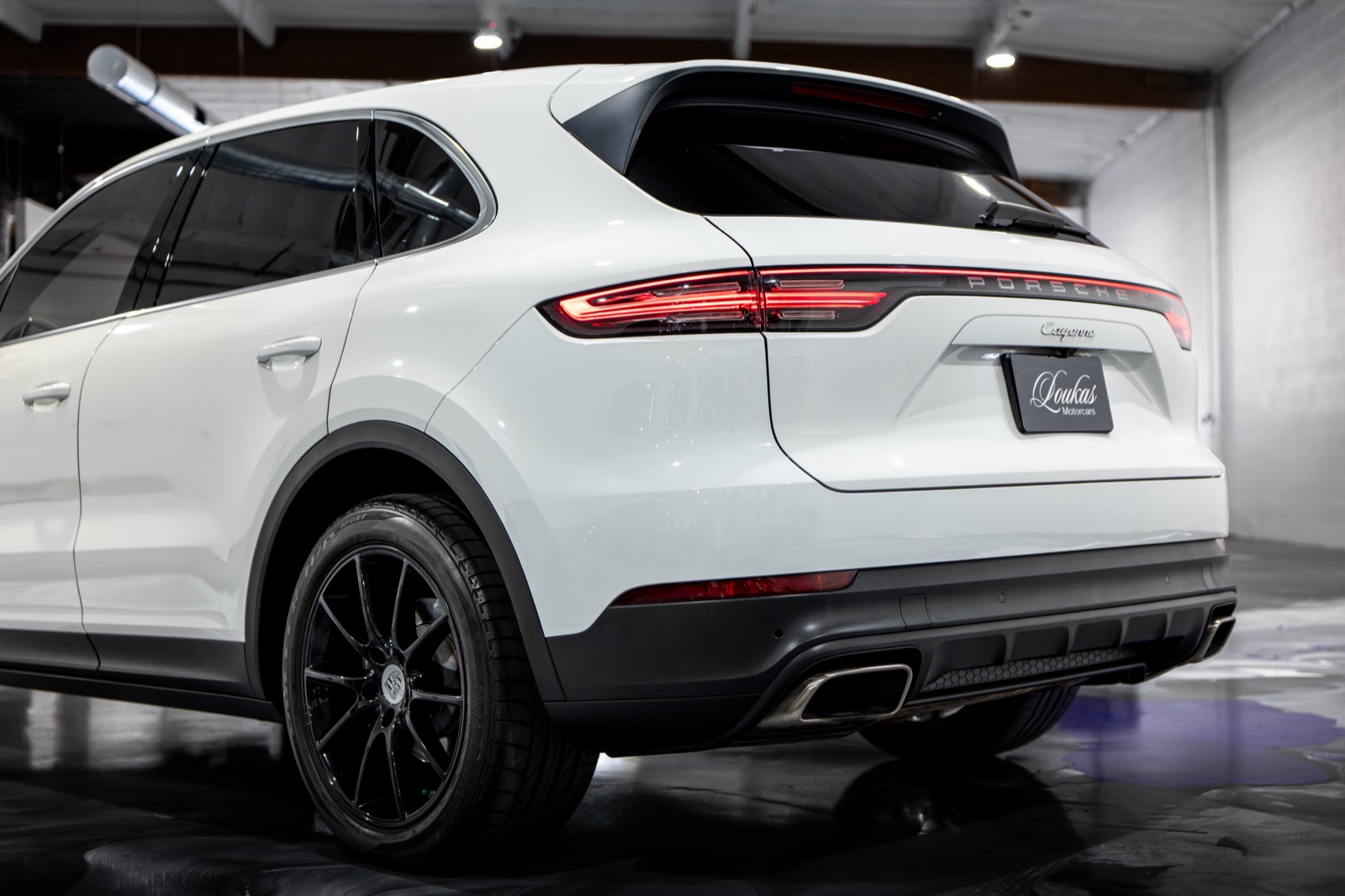 2023 Porsche Cayenne, photograph 13 of 26