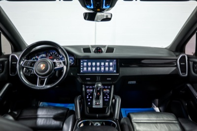 2023 Porsche Cayenne, photograph 19 of 26