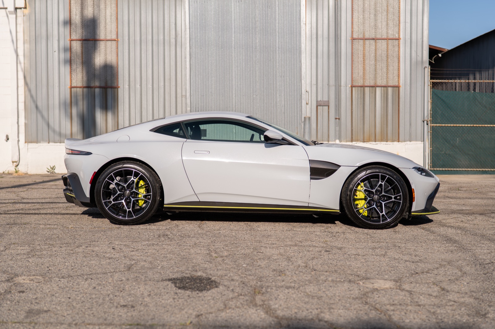 Aston Martin Vantage AMR, photograph 4 of 24