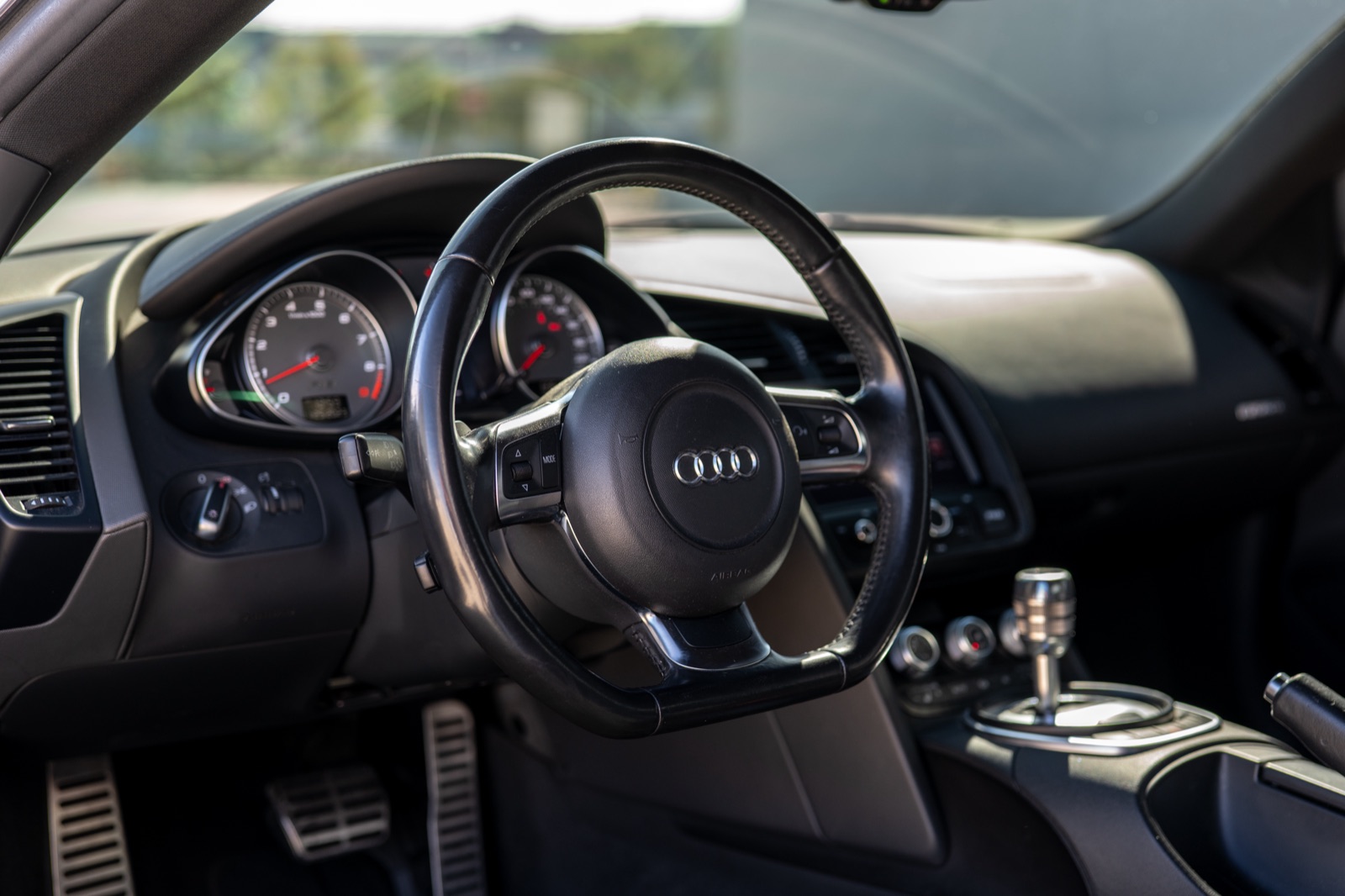 Audi R8, photograph 14 of 19
