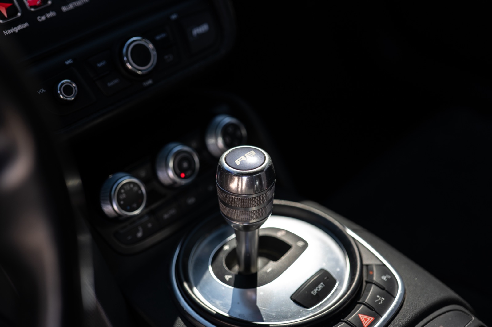 Audi R8, photograph 15 of 19