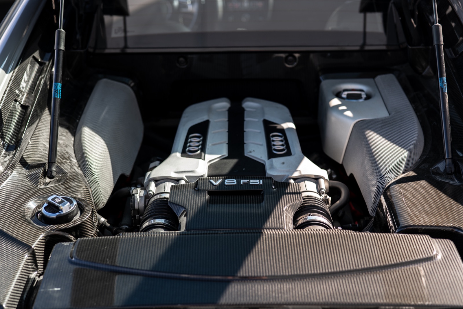 Audi R8, photograph 16 of 19