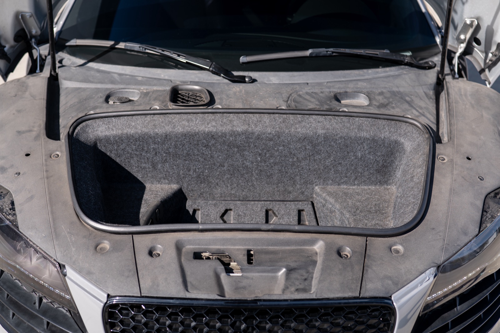 Audi R8, photograph 17 of 19