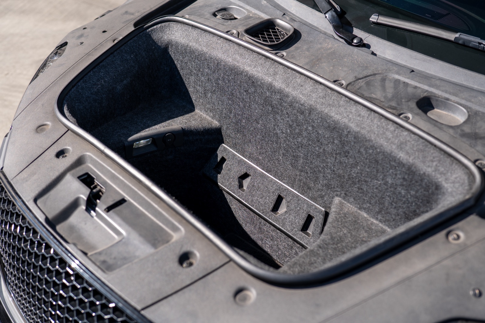 Audi R8, photograph 18 of 19