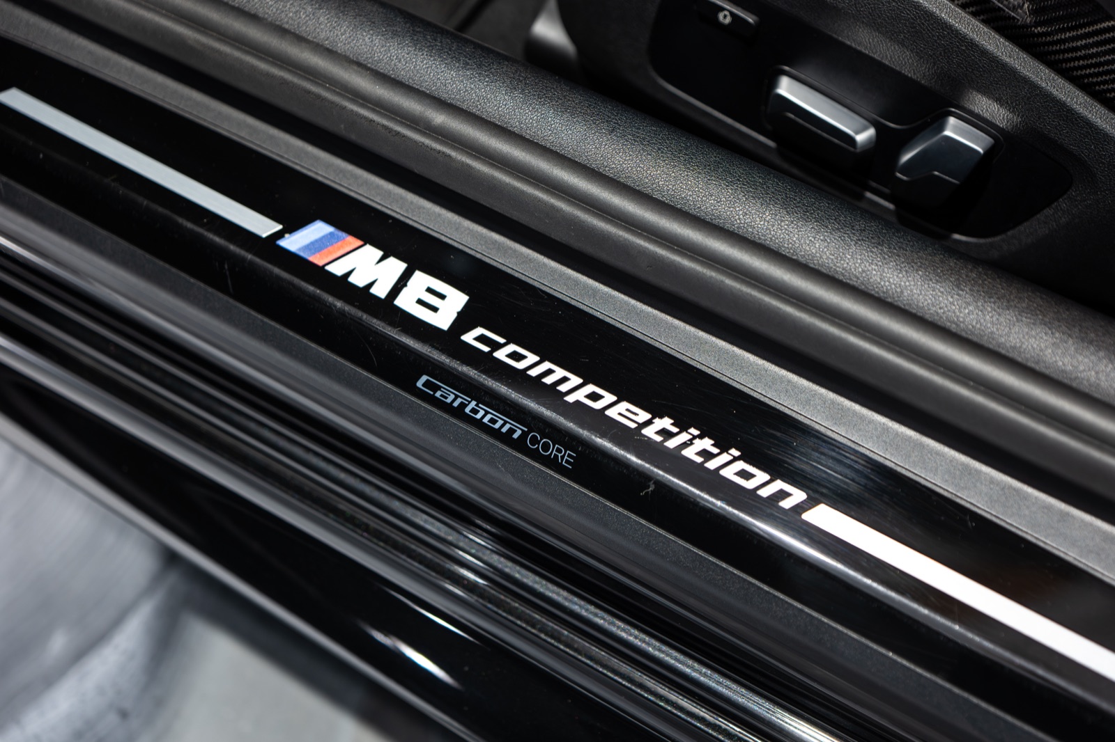 BMW M8, photograph 19 of 28