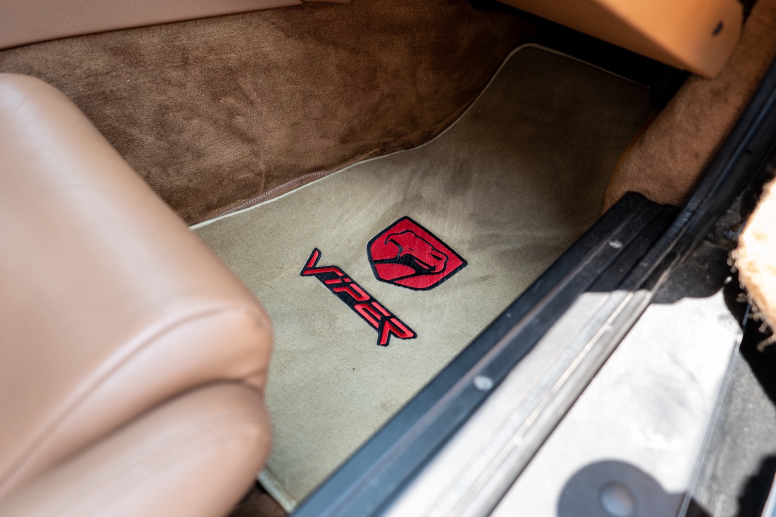 Dodge Viper RT/10, photograph 18 of 19