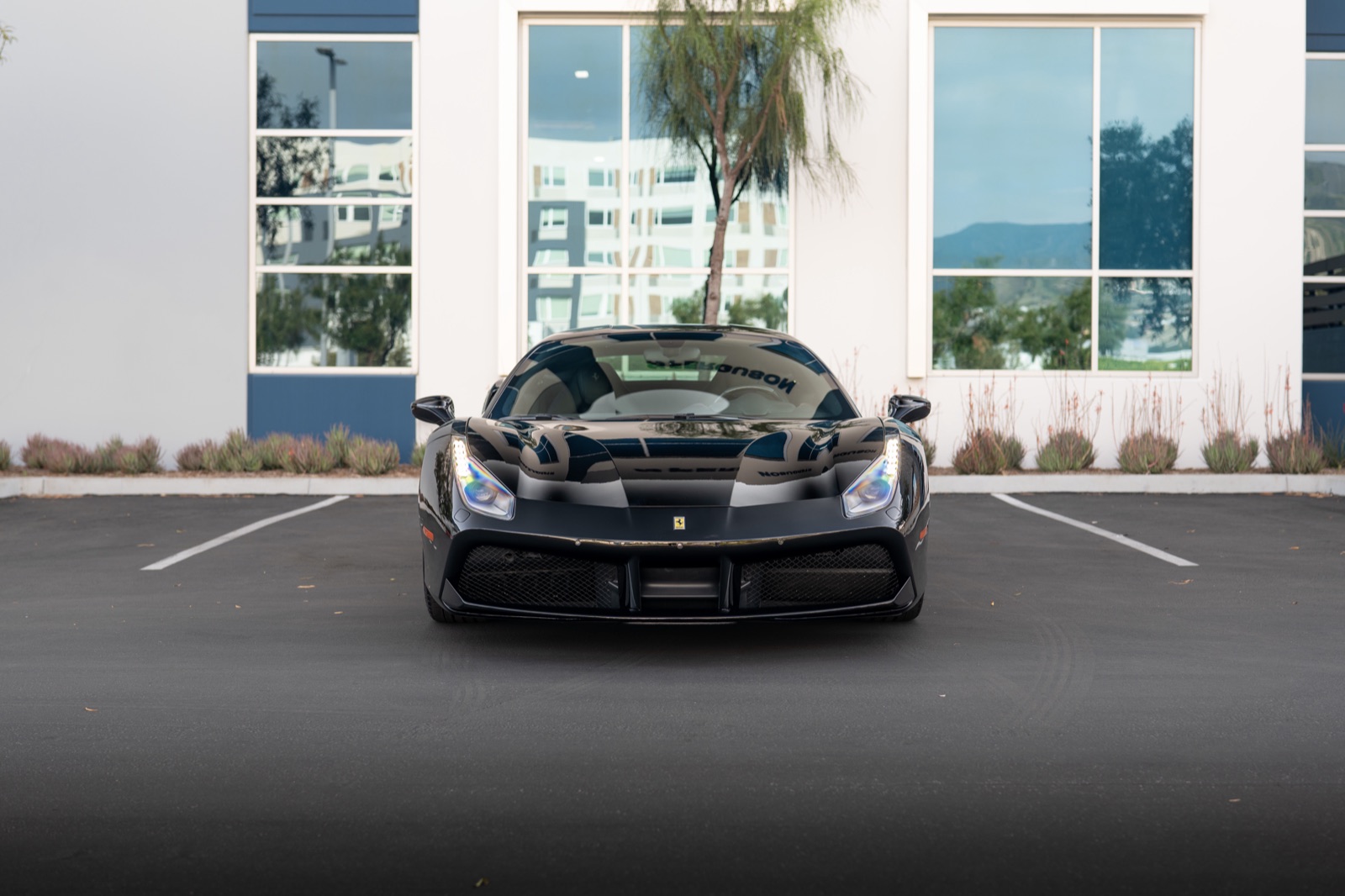 Ferrari 488 GTB, photograph 2 of 24