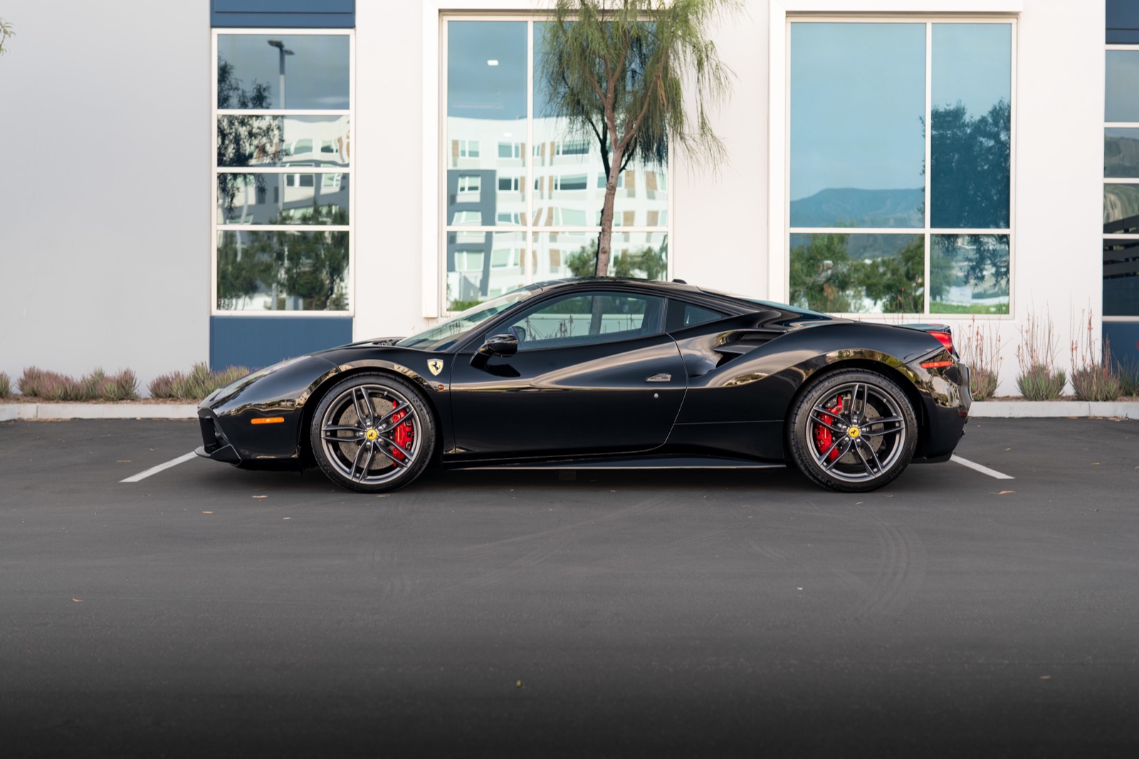 Ferrari 488 GTB, photograph 3 of 24