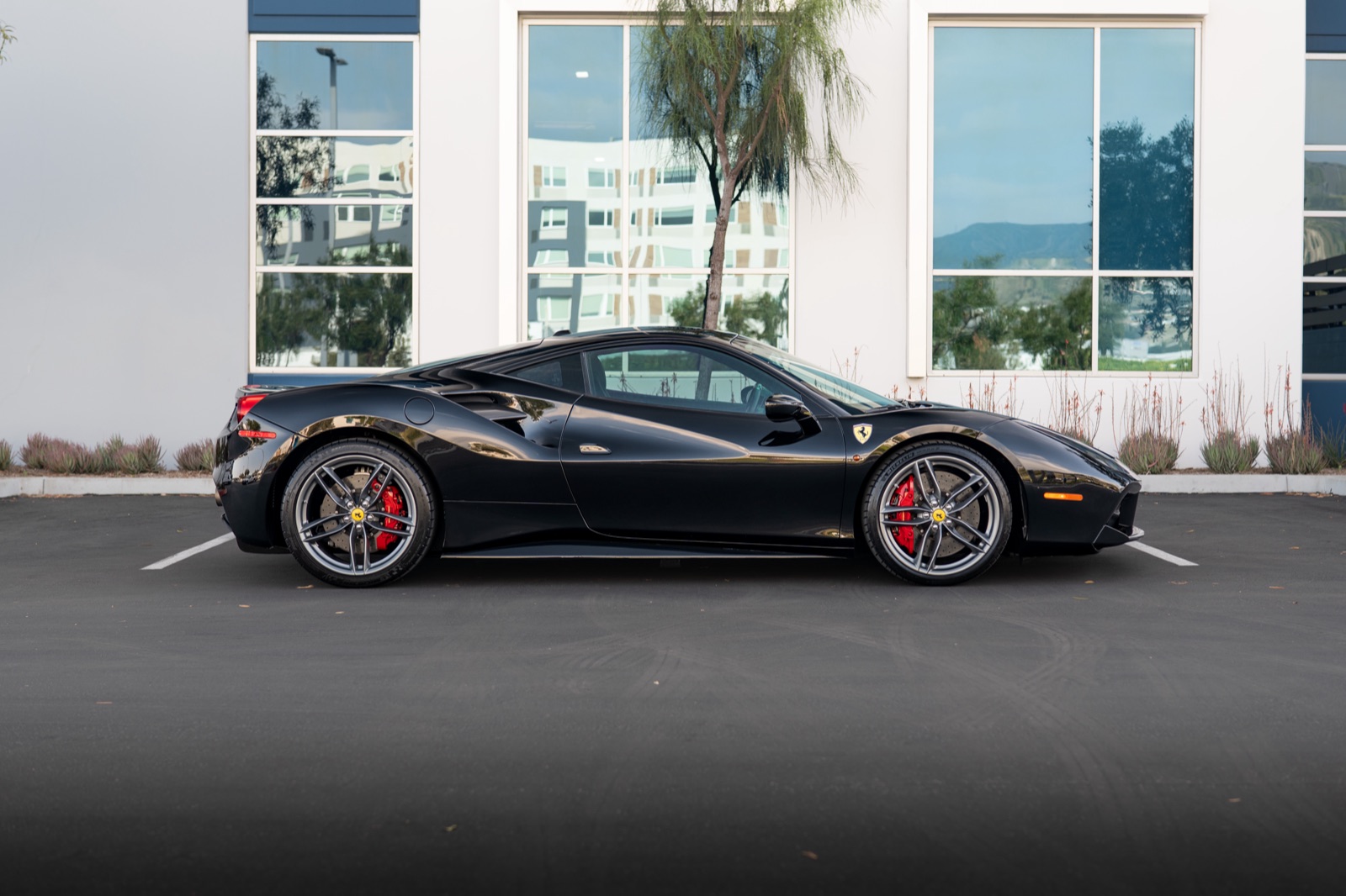 Ferrari 488 GTB, photograph 7 of 24