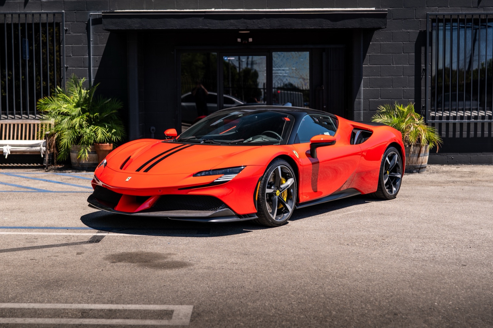 Ferrari SF90 Spider, Red over black