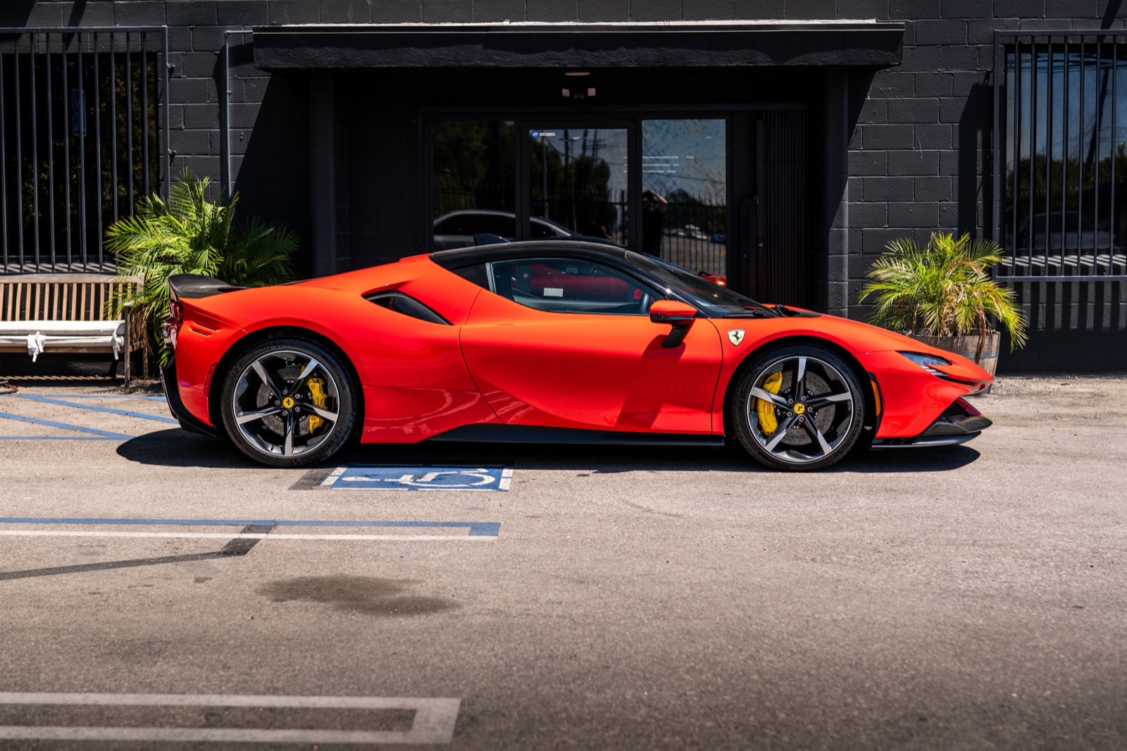 Ferrari SF90 Spider, photograph 4 of 21