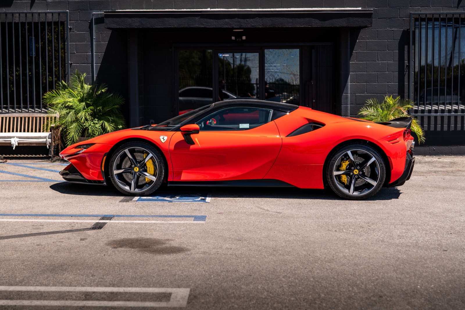 Ferrari SF90 Spider, photograph 5 of 21