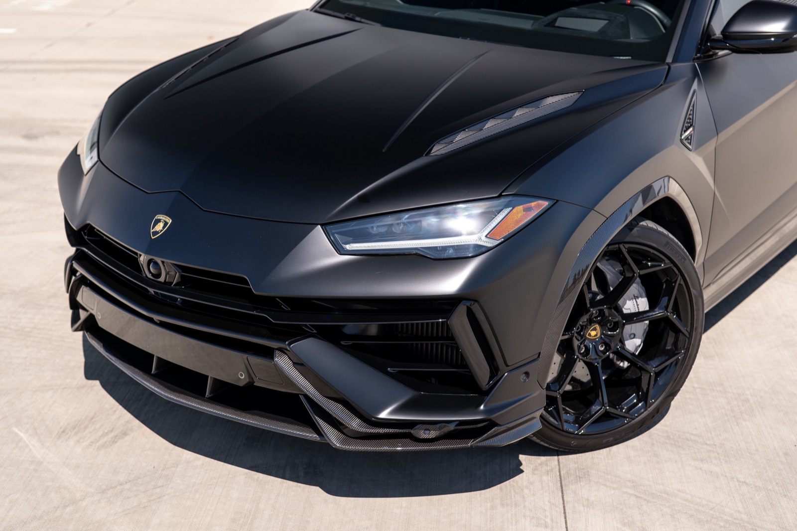 Lamborghini Urus Performante, photograph 10 of 26