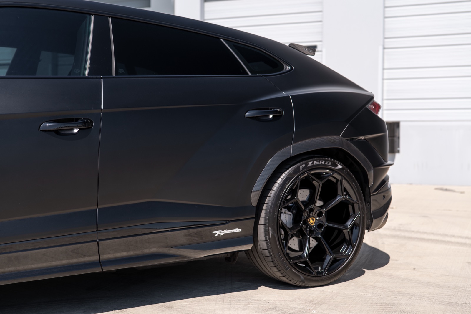 Lamborghini Urus Performante, photograph 13 of 26