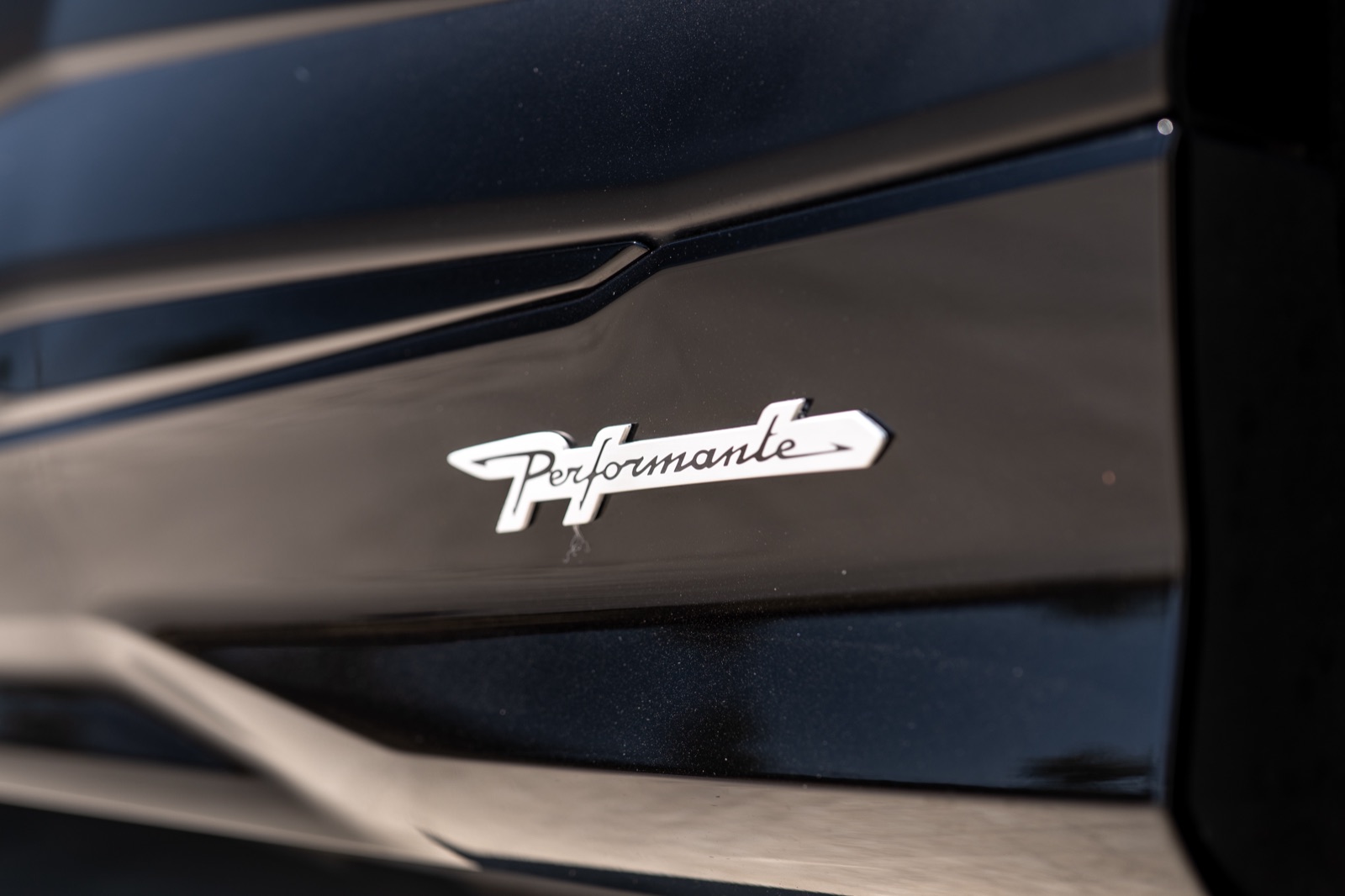Lamborghini Urus Performante, photograph 14 of 26