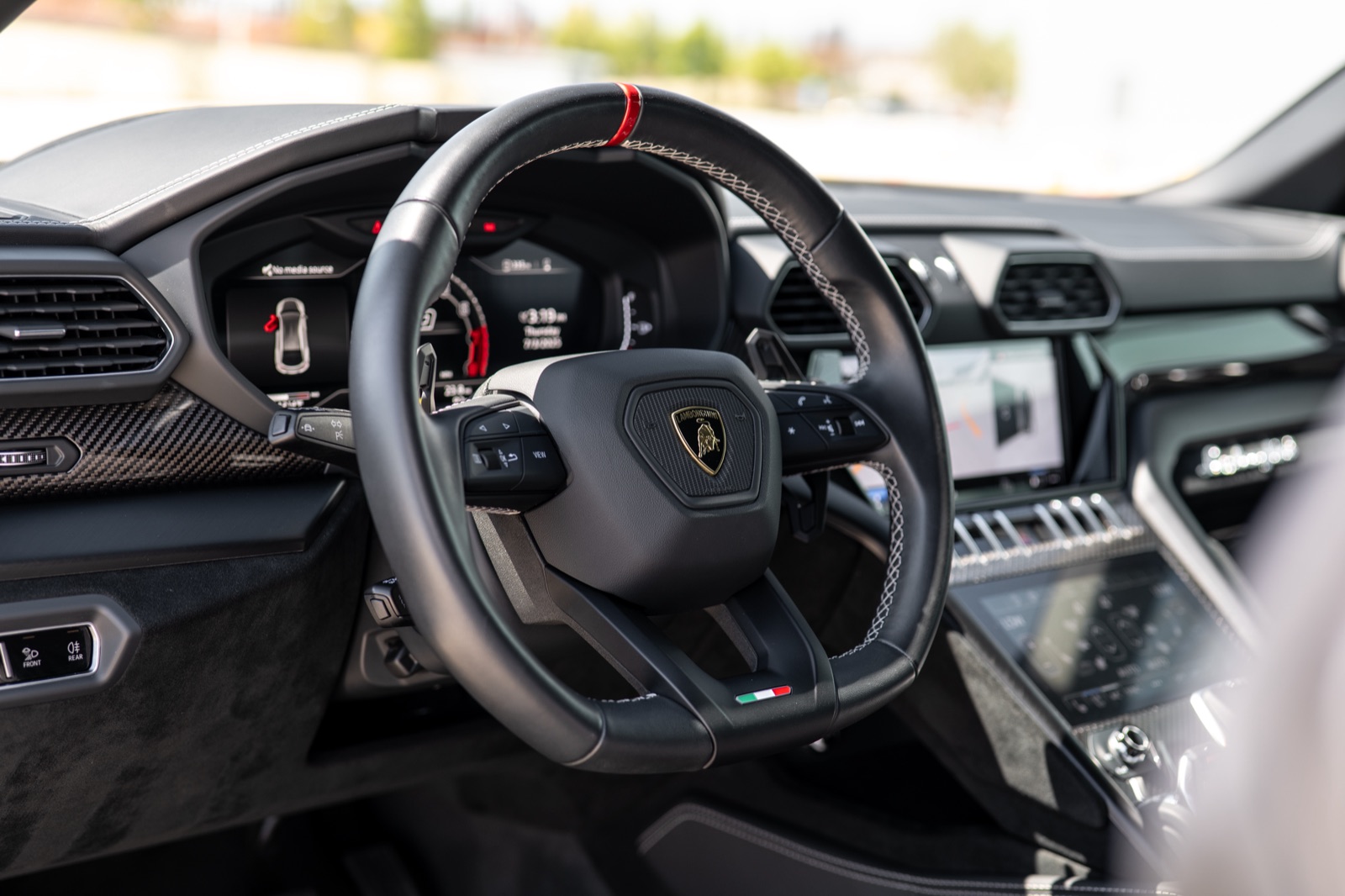 Lamborghini Urus Performante, photograph 16 of 26
