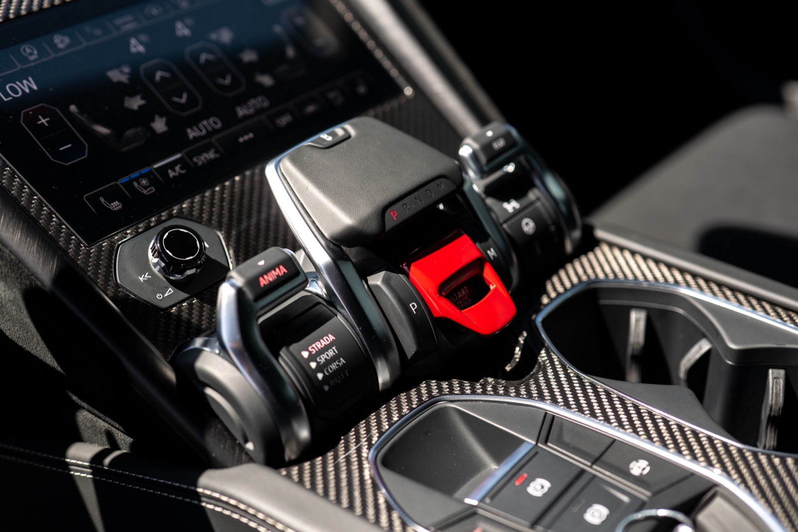 Lamborghini Urus Performante, photograph 17 of 26