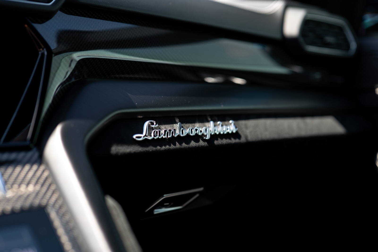 Lamborghini Urus Performante, photograph 18 of 26
