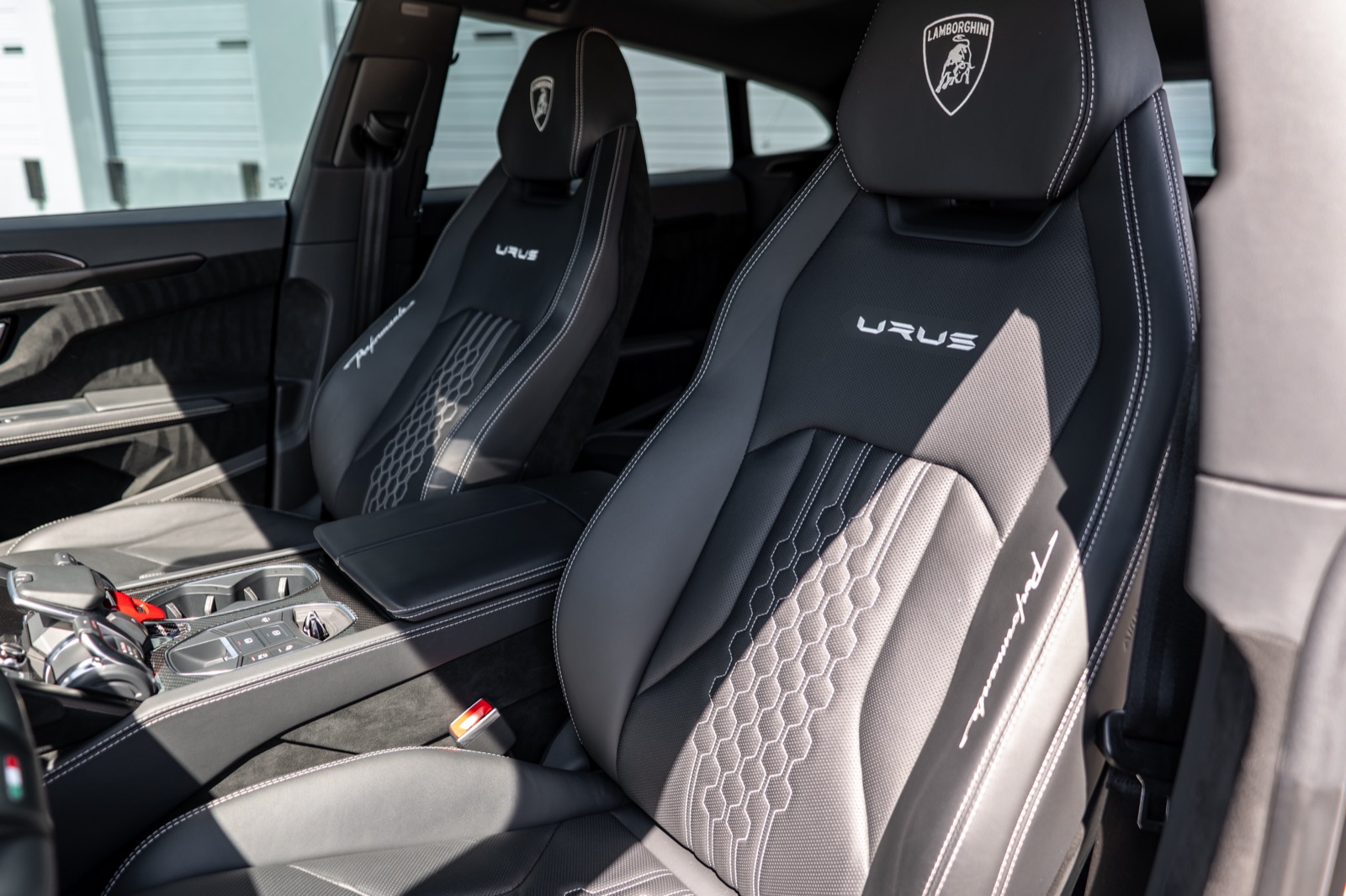 Lamborghini Urus Performante, photograph 20 of 26