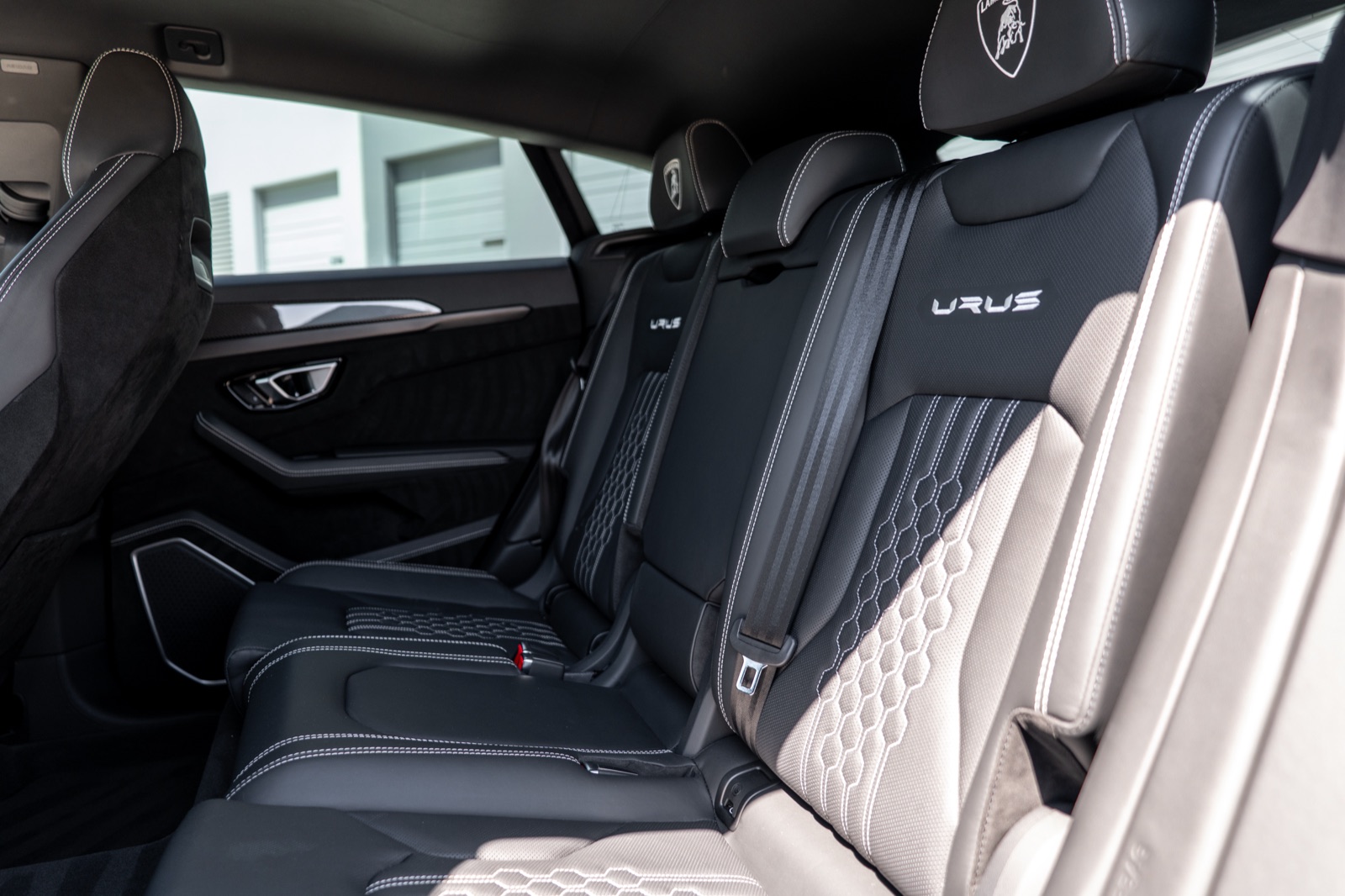 Lamborghini Urus Performante, photograph 21 of 26