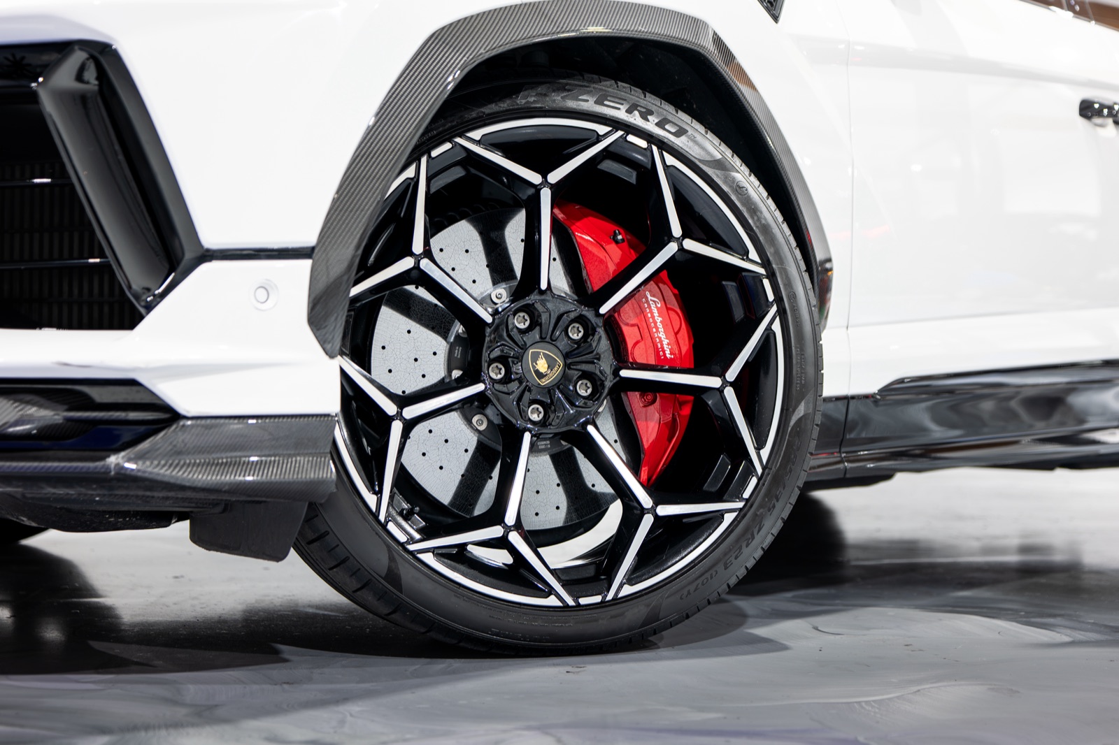 Lamborghini Urus Performante, photograph 11 of 26