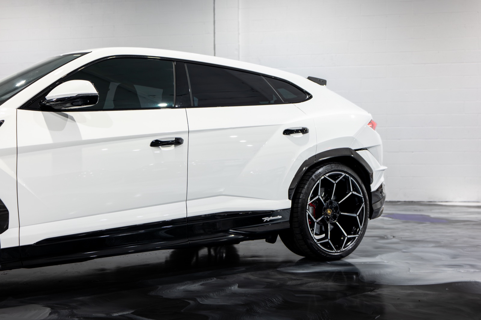 Lamborghini Urus Performante, photograph 13 of 26