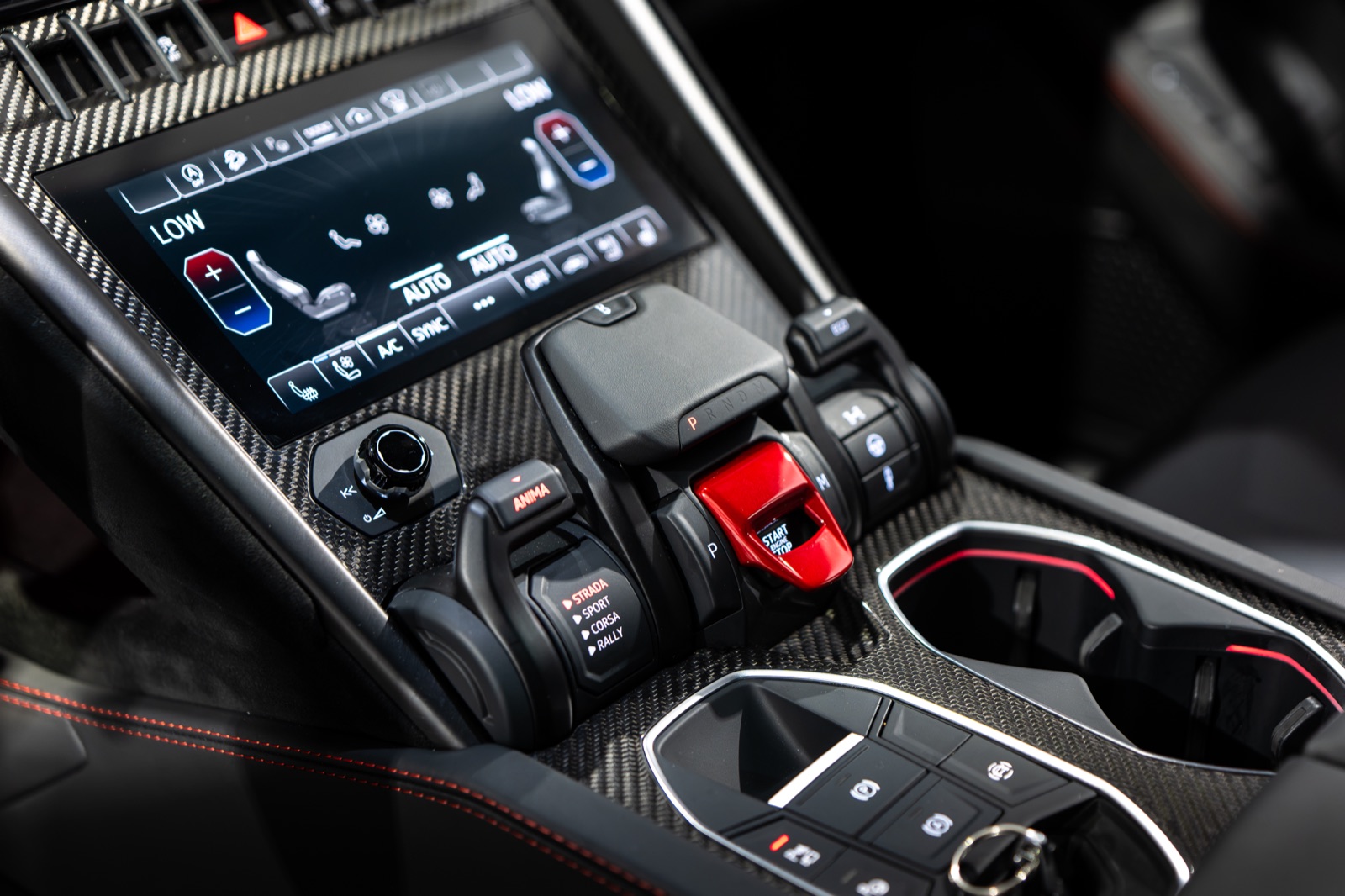 Lamborghini Urus Performante, photograph 17 of 26