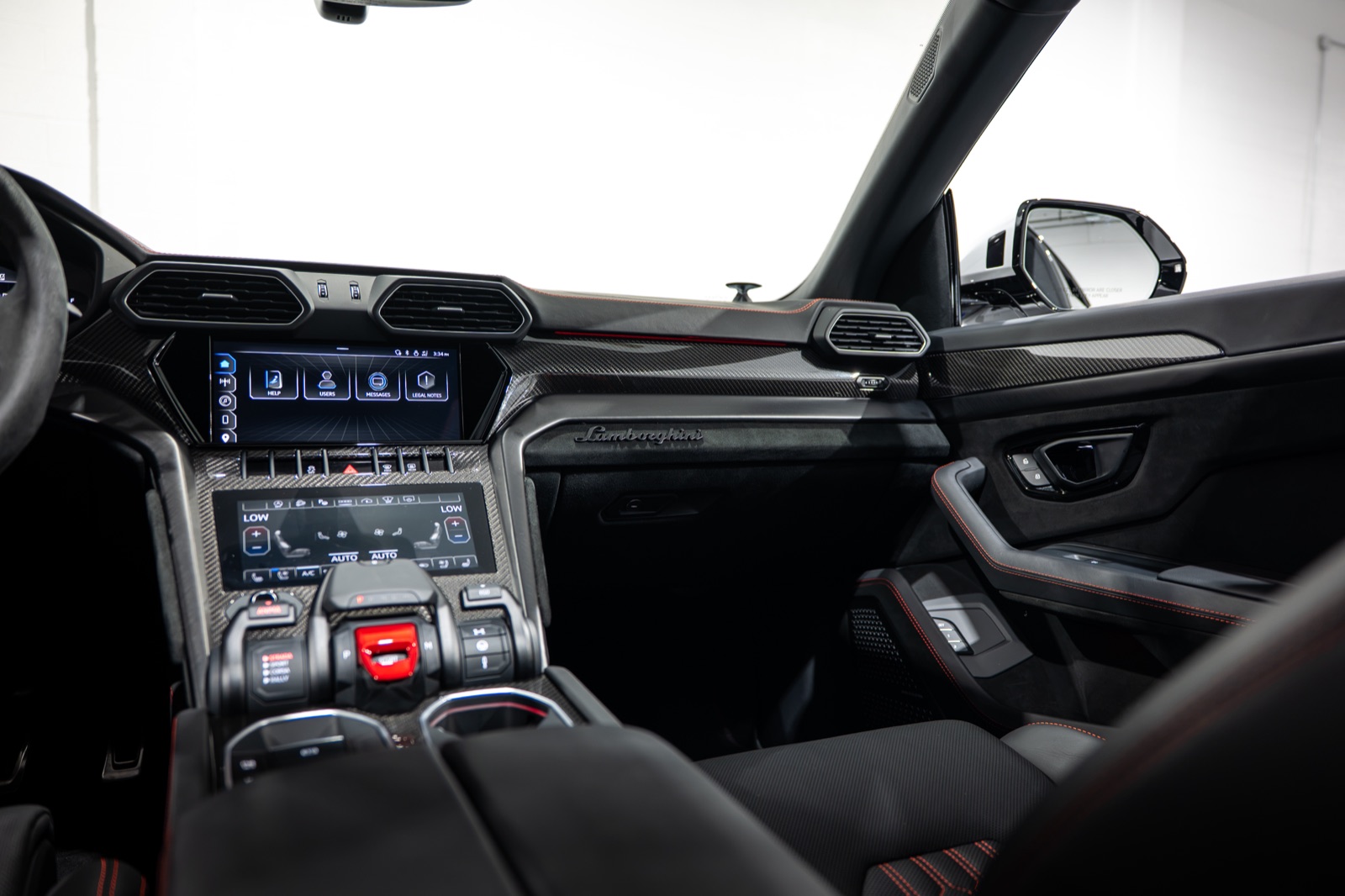Lamborghini Urus Performante, photograph 21 of 26