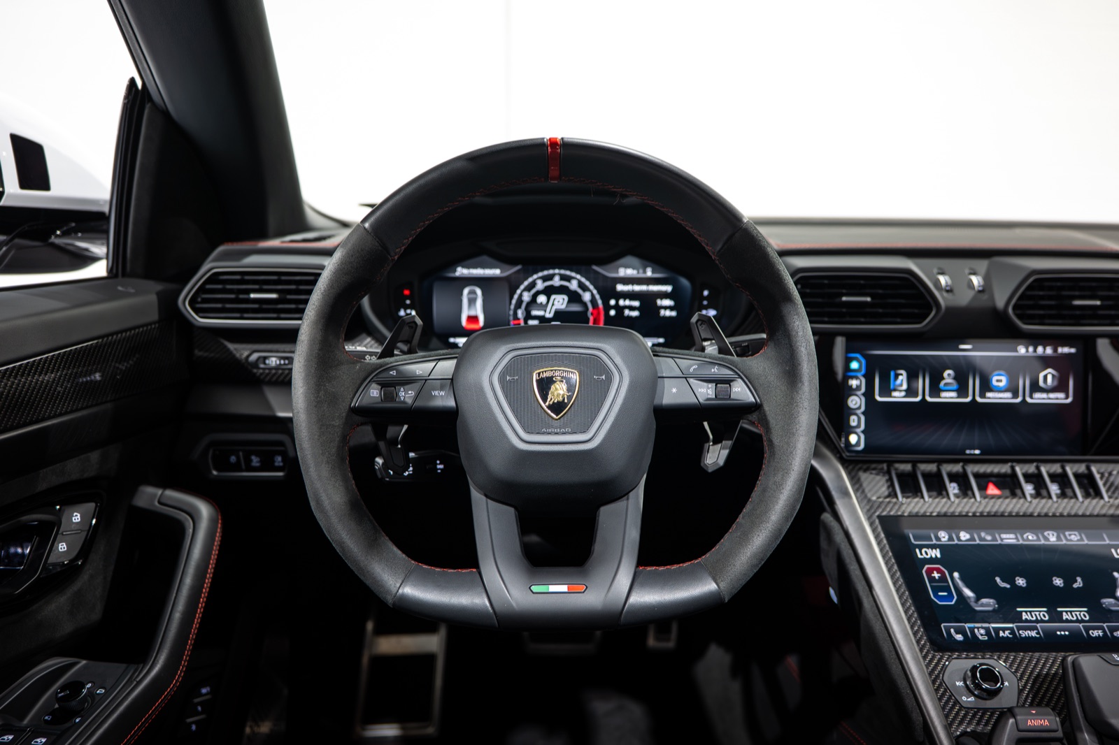 Lamborghini Urus Performante, photograph 24 of 26
