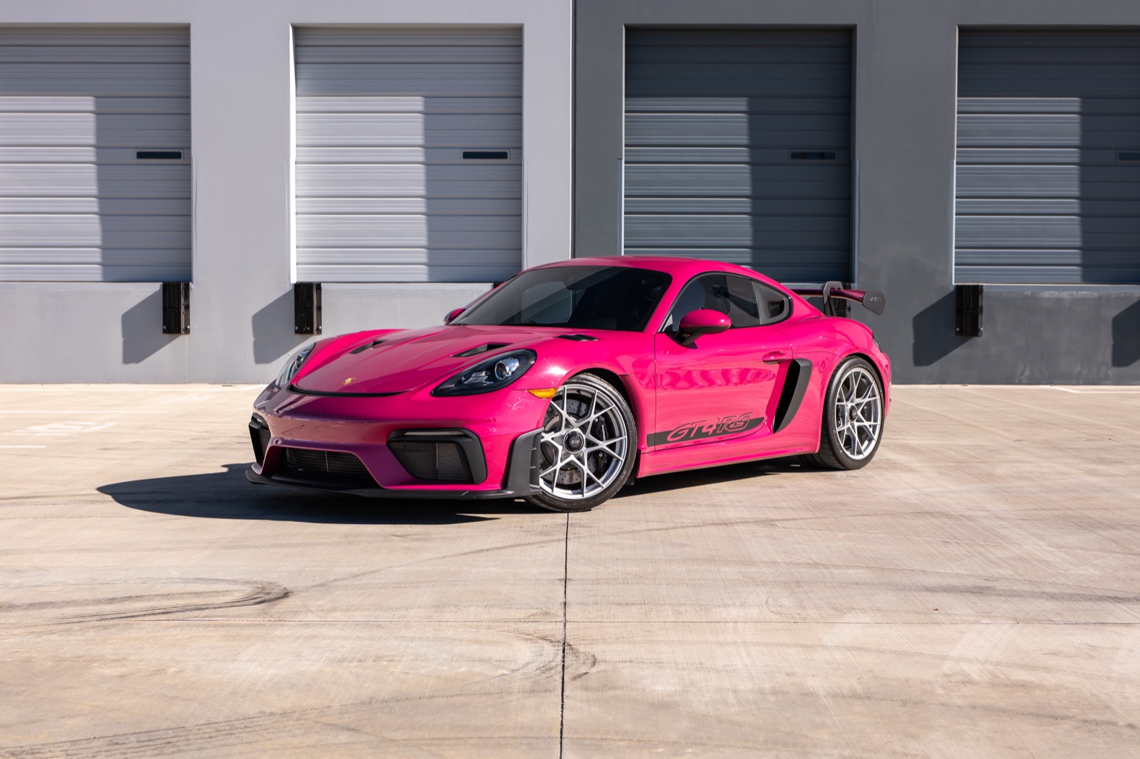 Porsche 718 Cayman GT4 RS, Pink