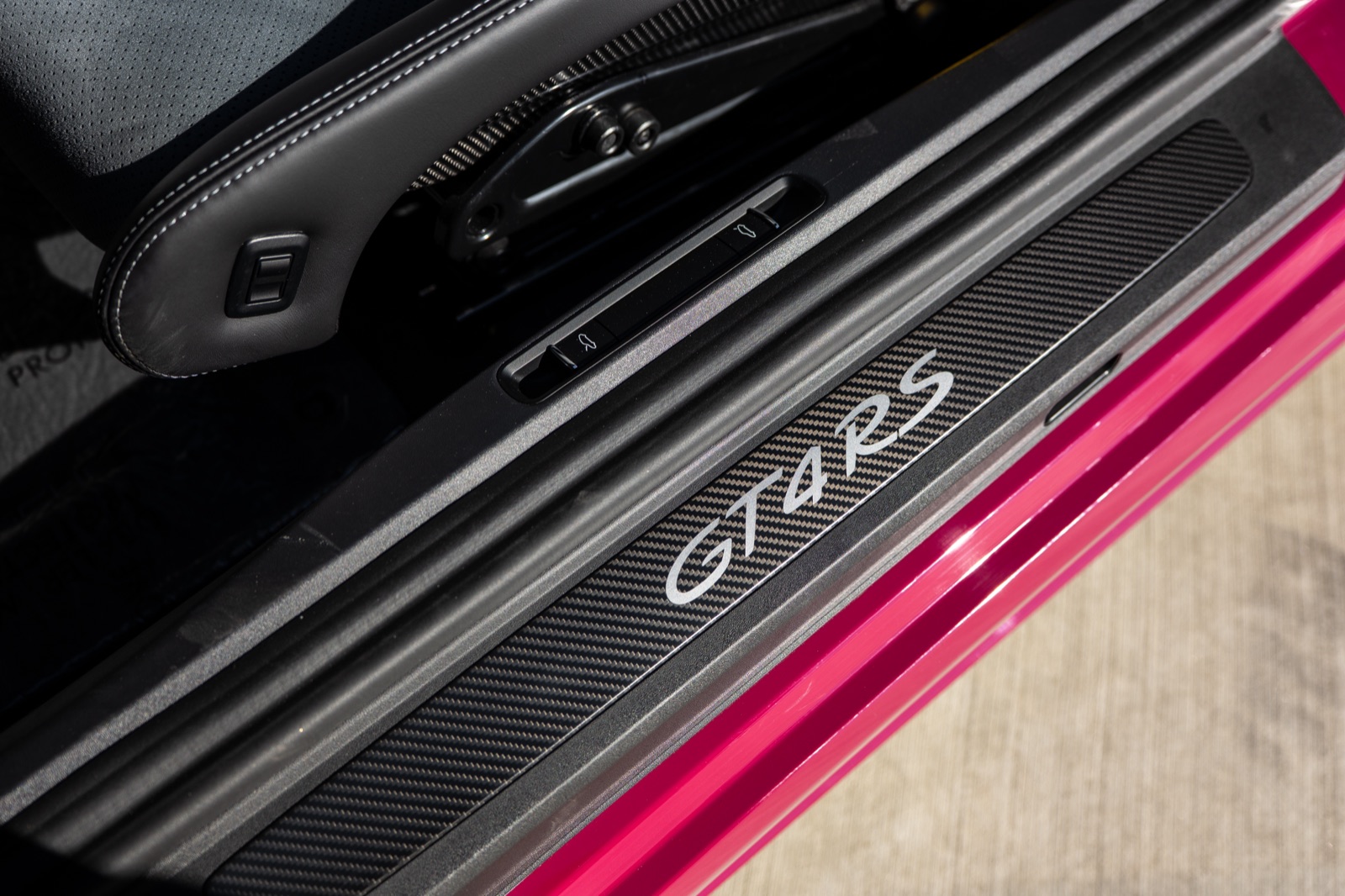Porsche 718 Cayman GT4 RS, photograph 20 of 27