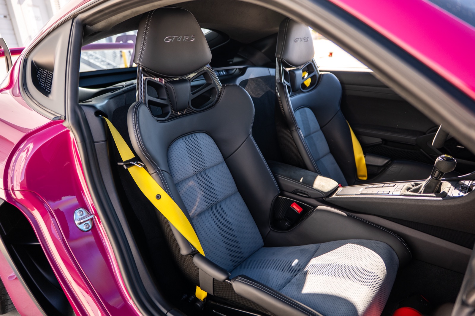 Porsche 718 Cayman GT4 RS, photograph 24 of 27