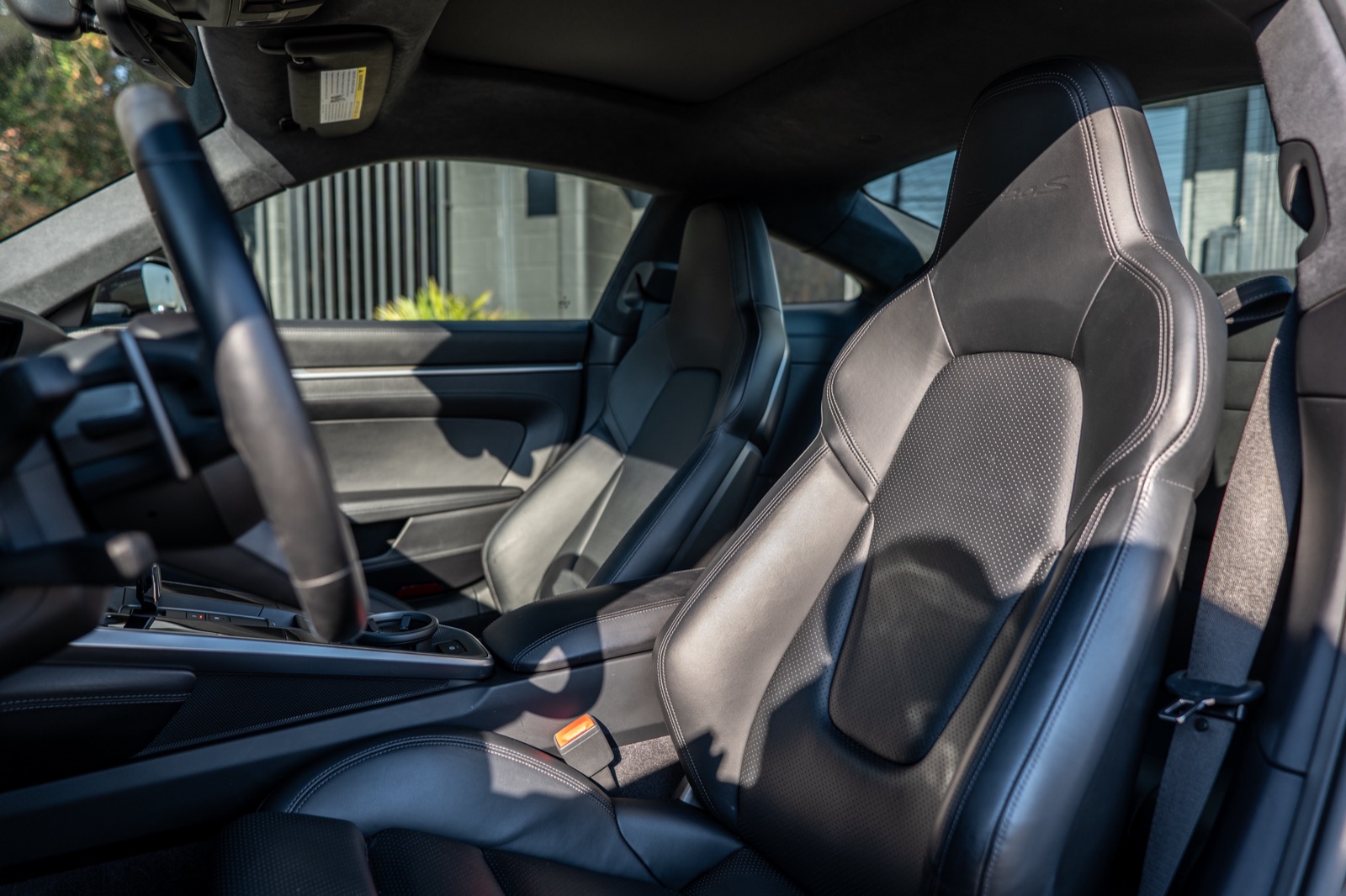 Porsche 911 Turbo S, photograph 14 of 19